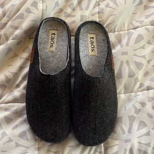 Taos Footwear Dark Gray Mules
